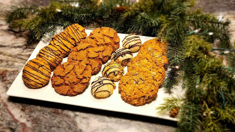 Foods B+B Bakery Cookie Gifts | Holiday Cookie Sampler - 16 Pack