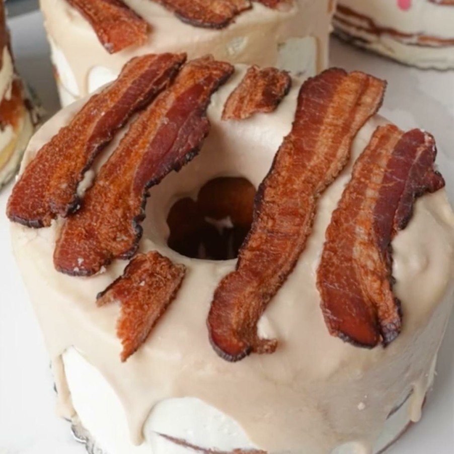 Foods Angel Food Bakery Doughnuts | Maple Bacon Jumbo Donut Cake