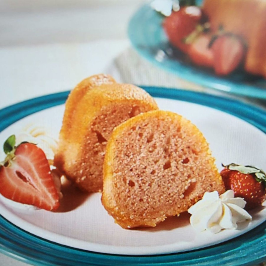 Foods Dockside Market Bundt Cakes | Strawberry Bundt Cake